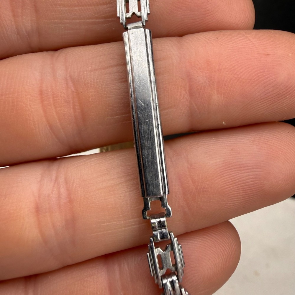 Vintage Bulova Woman's Watch Silver Tone 6" Does Not Wind Or Tick - Picture 11 of 14